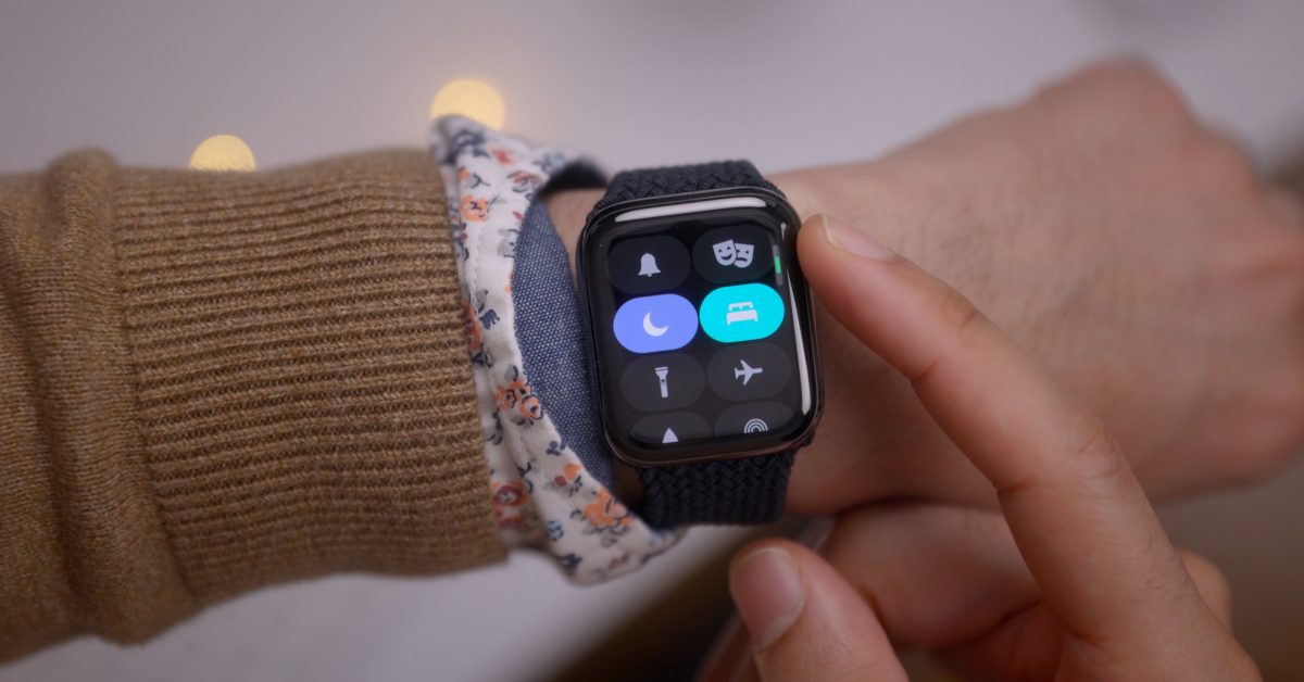Apple Watch помогли основателю Whole Foods побороть алкогольную зависимость Джон Макки, сооснователь сети супермаркетов Whole Foods Market, рассказал, как Apple Watch помогли ему отказаться от алкоголя. По его словам, умные часы наглядно показали негативное влияние спиртного на кач