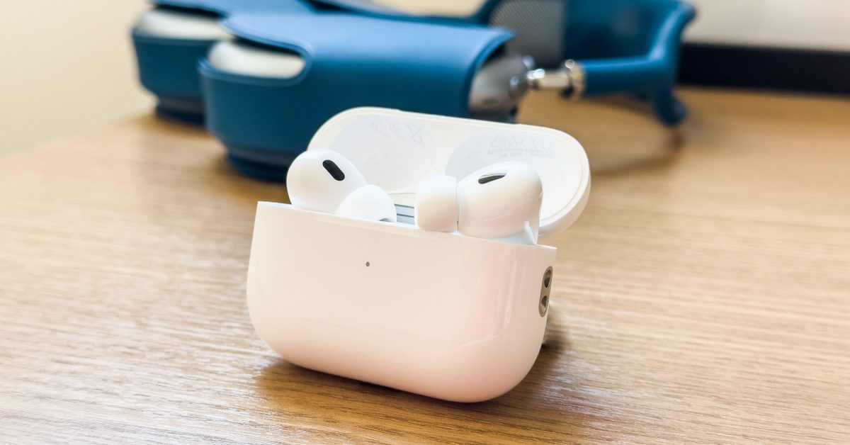 AirPods: планы Apple на будущие модели Apple активно работает над новым поколением беспроводных наушников. В 2024 году компания планирует выпустить обновленные AirPods 4-го поколения в двух версиях — базовой и продвинутой с активным шумоподавлением. Цена на базовую мод