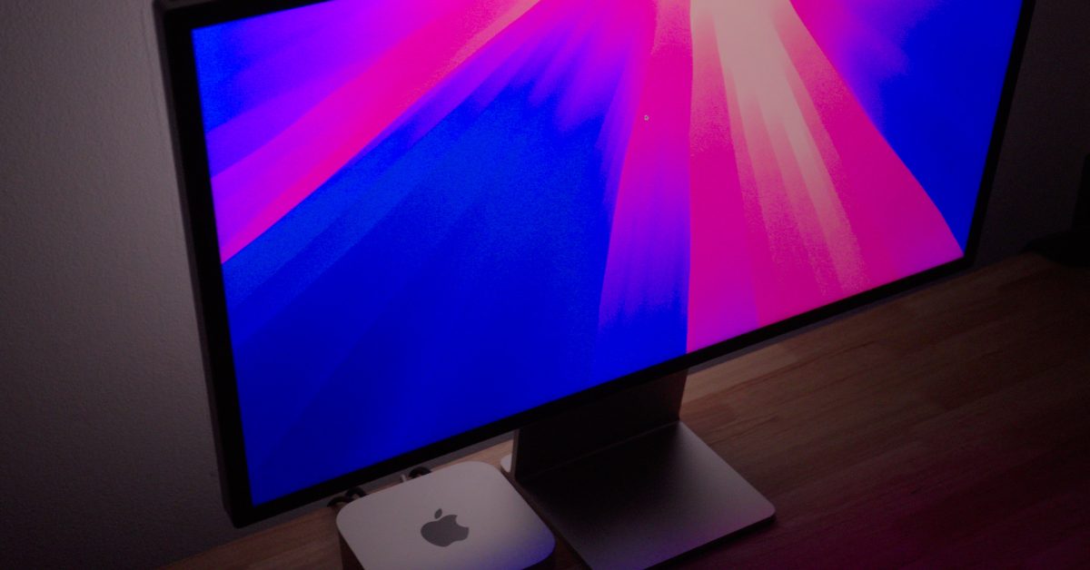 Apple планирует выпуск нового Studio Display к 2026 году По данным отраслевых источников, Apple разрабатывает обновленную версию монитора Studio Display. Новая модель получит улучшенный дисплей и будет представлена в 2026 году. Ожидается, что монитор будет оснащен mini-LED матр