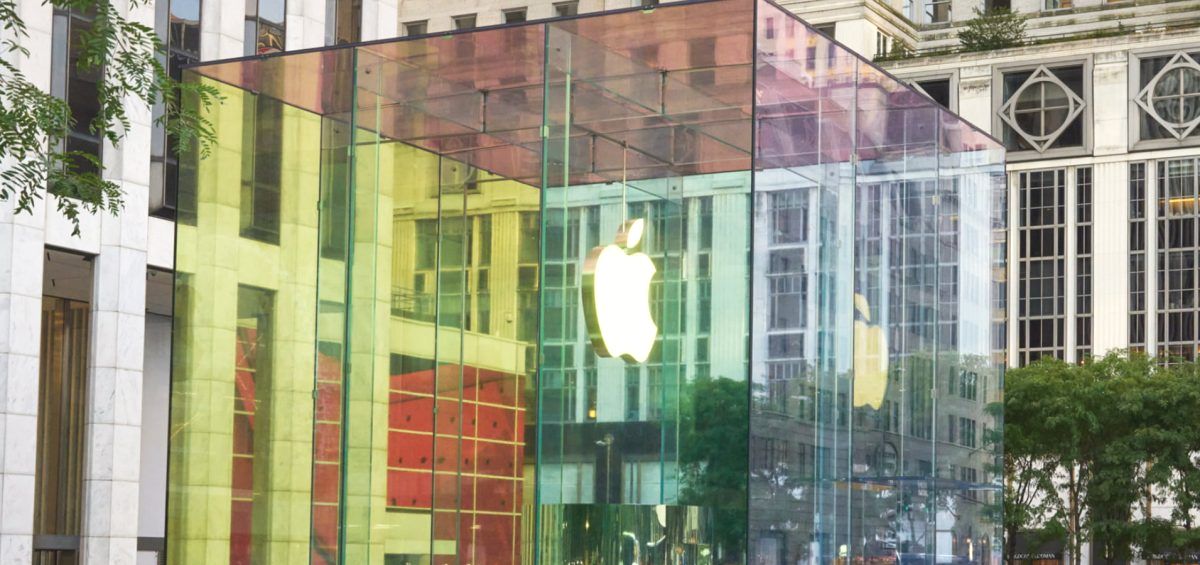 Гигантские инсталляции iPhone Duo замечены в Apple Fifth Avenue перед запуском в пятницу